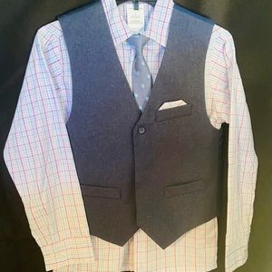 Boys Van Heusen Dress Shirt with Vest & Tie size 8